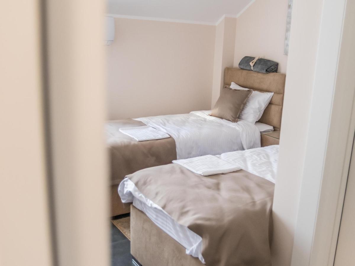 A Klub Apartmani Mrcajevci Екстериор снимка